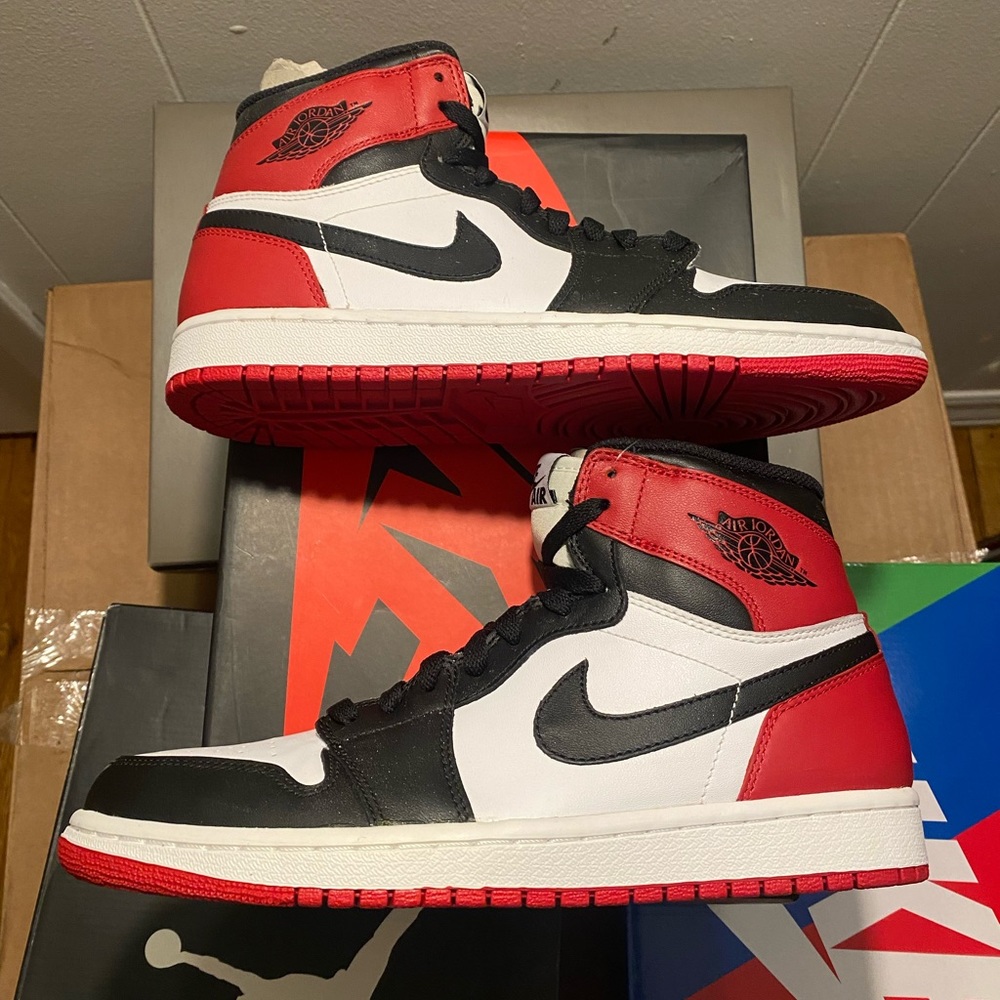 Air Jordan 1 Retro “Black Toe” 2013